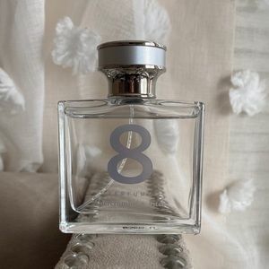 Abercrombie & Fitch 8